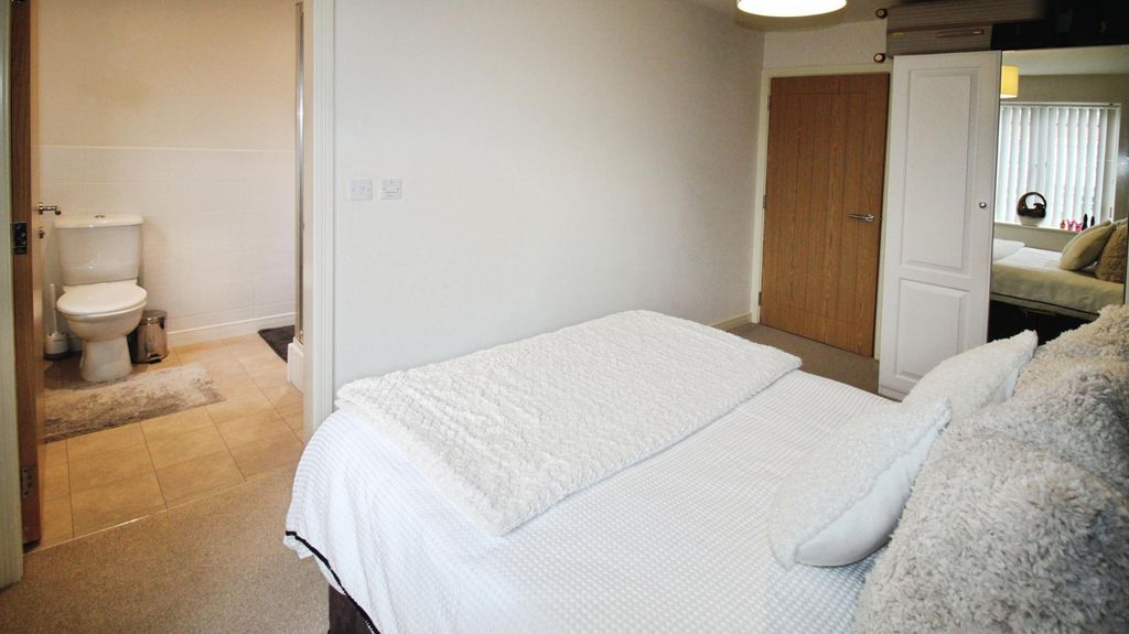 Additional image 5 of 2 bed flat for salePeterson Drive, Grimsby DN36
