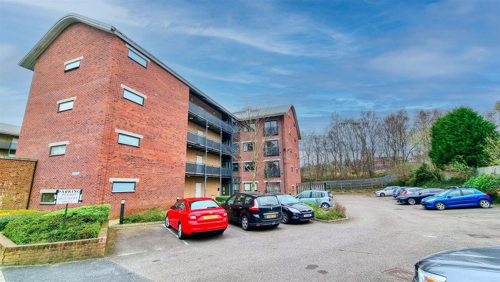 1 bed flat for saleCamlough Walk, Markham Quay S41 photo 4