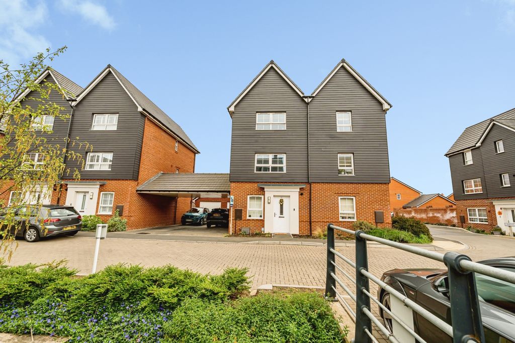 Additional image 18 of 4 bed town house for saleGrand Junction, Aylesbury HP22
