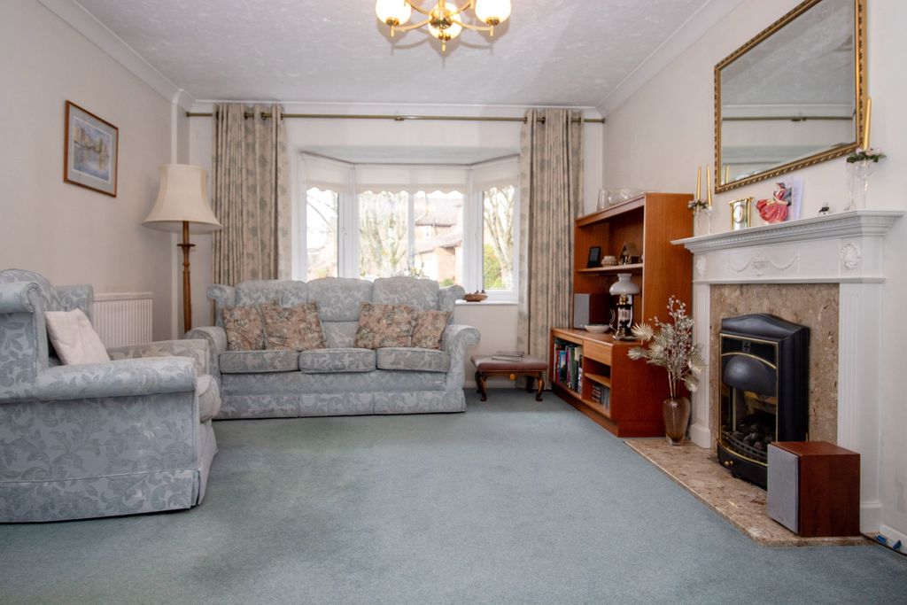 Additional image 3 of 4 bed detached house for saleOrchard Close, Alresford SO24