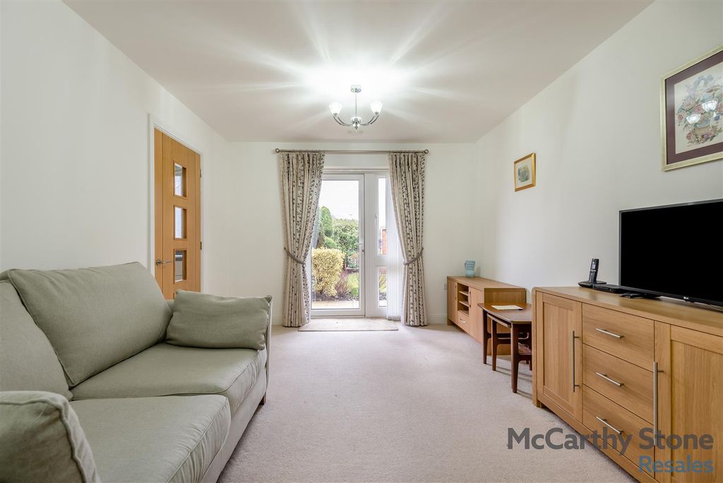1 bed flat for saleJackson Place, Fields Park Drive, Alcester, Warwickshire B49 photo 5