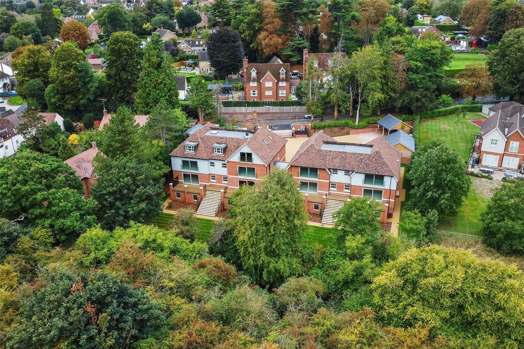 2 bed flat for saleForest Heights, High Lane, Stansted, Essex CM24