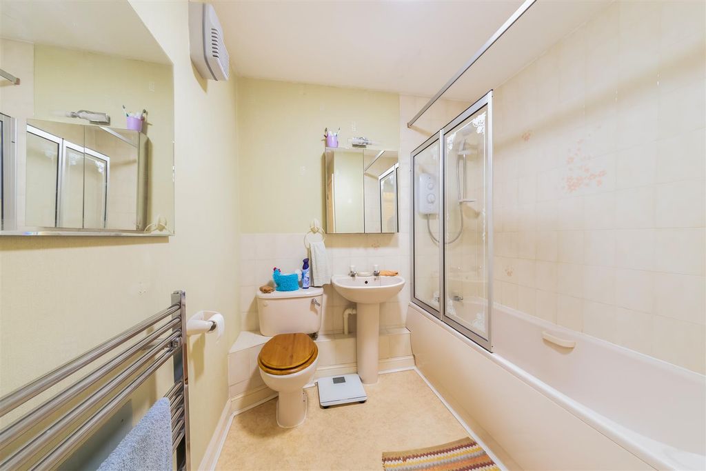 Additional image 11 of 2 bed flat for saleHornbeam Close, Woodlands, Banbury OX16