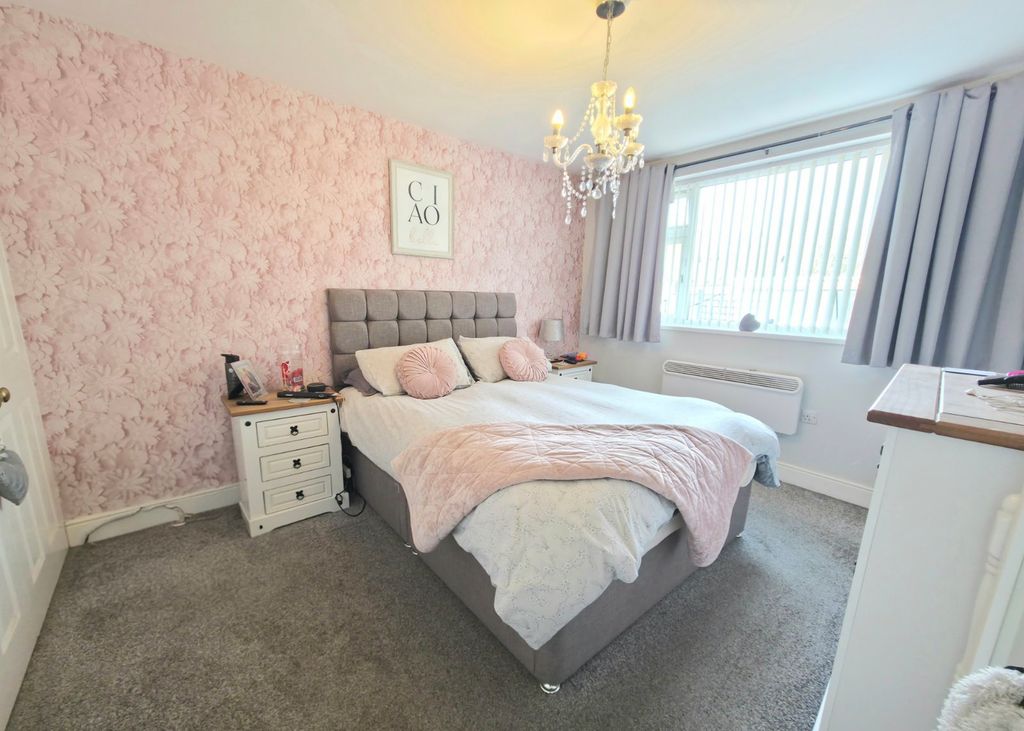2 bed maisonette for saleFieldview Close, Exhall, Coventry, Warwickshire CV7 photo 4