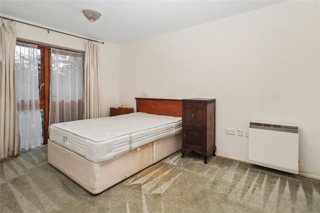 Additional image 5 of 2 bed flat for saleSt. Johns, Woking, Surrey GU21