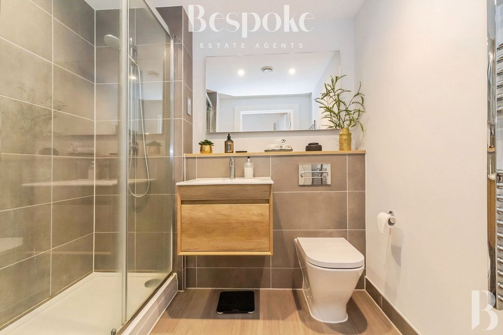 Additional image 17 of 2 bed flat for saleSunapee Road, Reading RG2