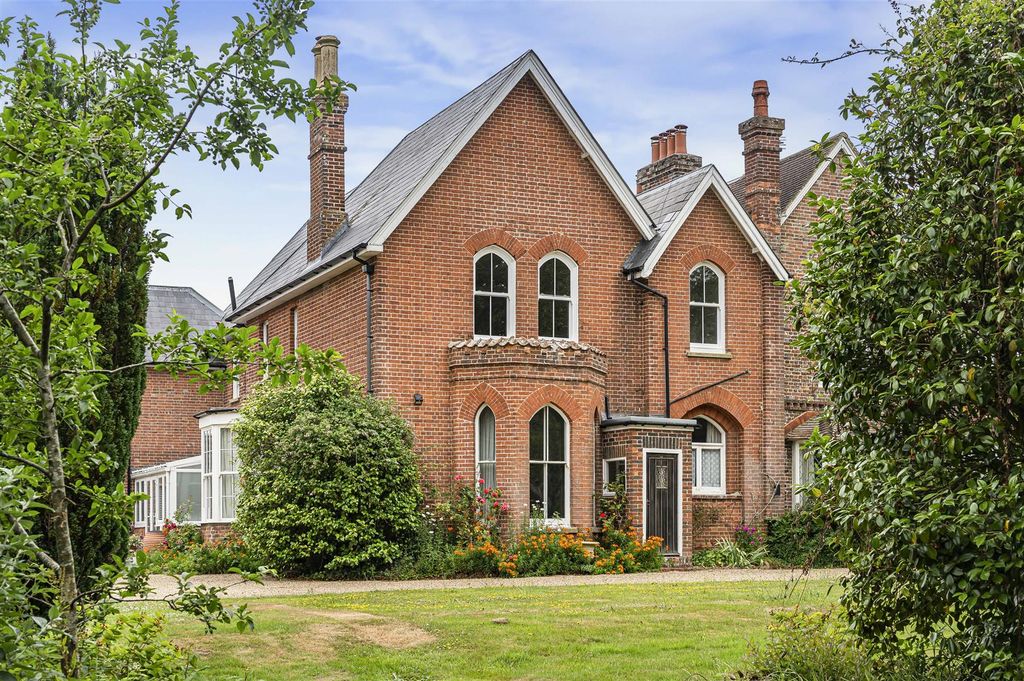 3 bed flat for saleNinfield Road, Bexhill-On-Sea TN39