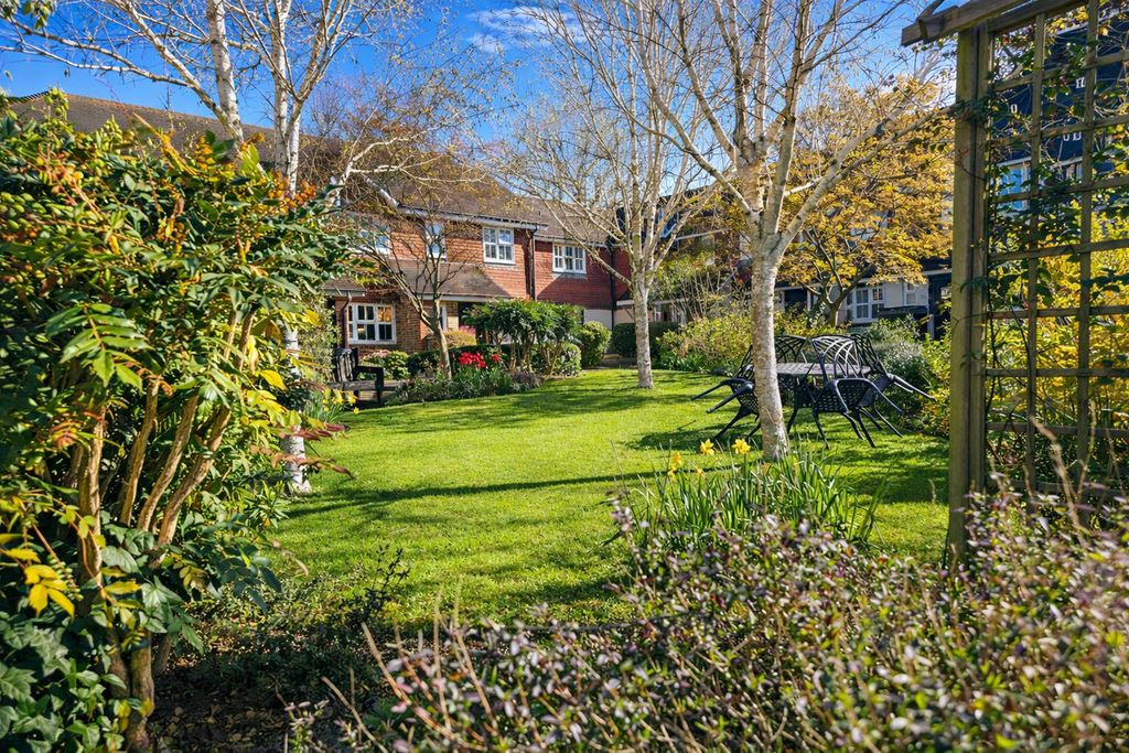 Additional image 3 of 2 bed flat for saleRosehill, Billingshurst RH14