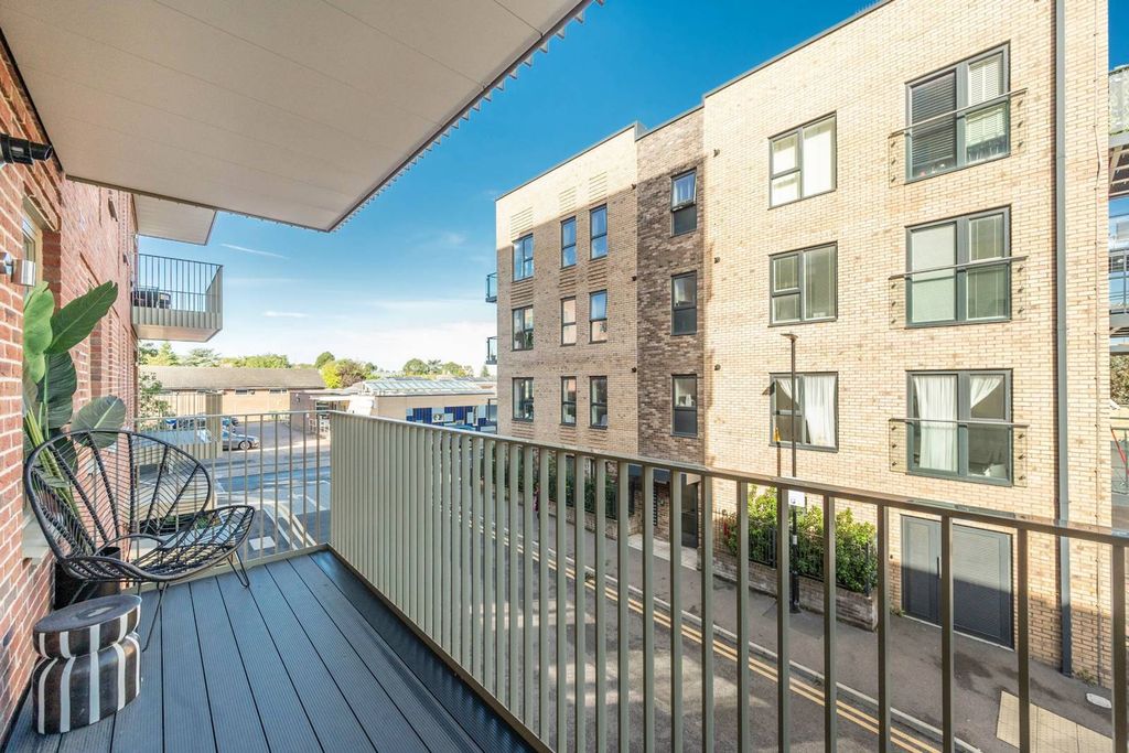 Additional image 4 of 2 bed flat for saleSouth Oxhey Central, Watford WD19