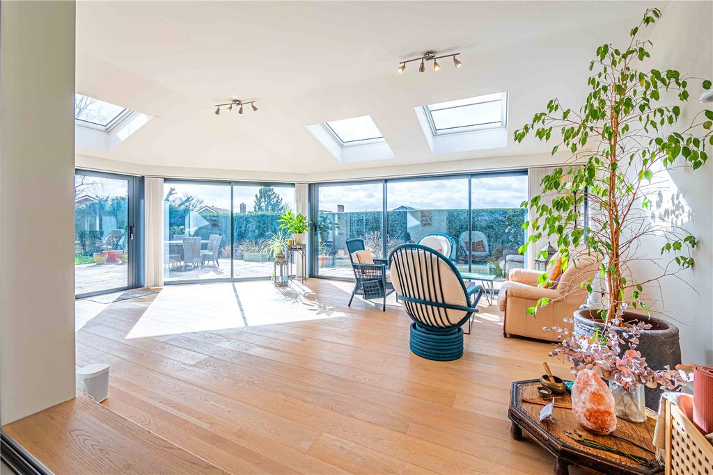 Additional image 14 of 5 bed detached house for saleGaveston Drive, Berkhamsted, Hertfordshire HP4