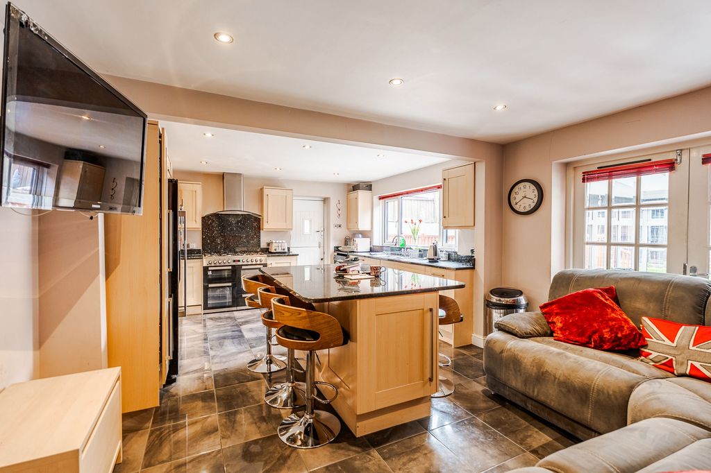 Additional image 7 of 6 bed detached house for saleLea Road, Batley WF17