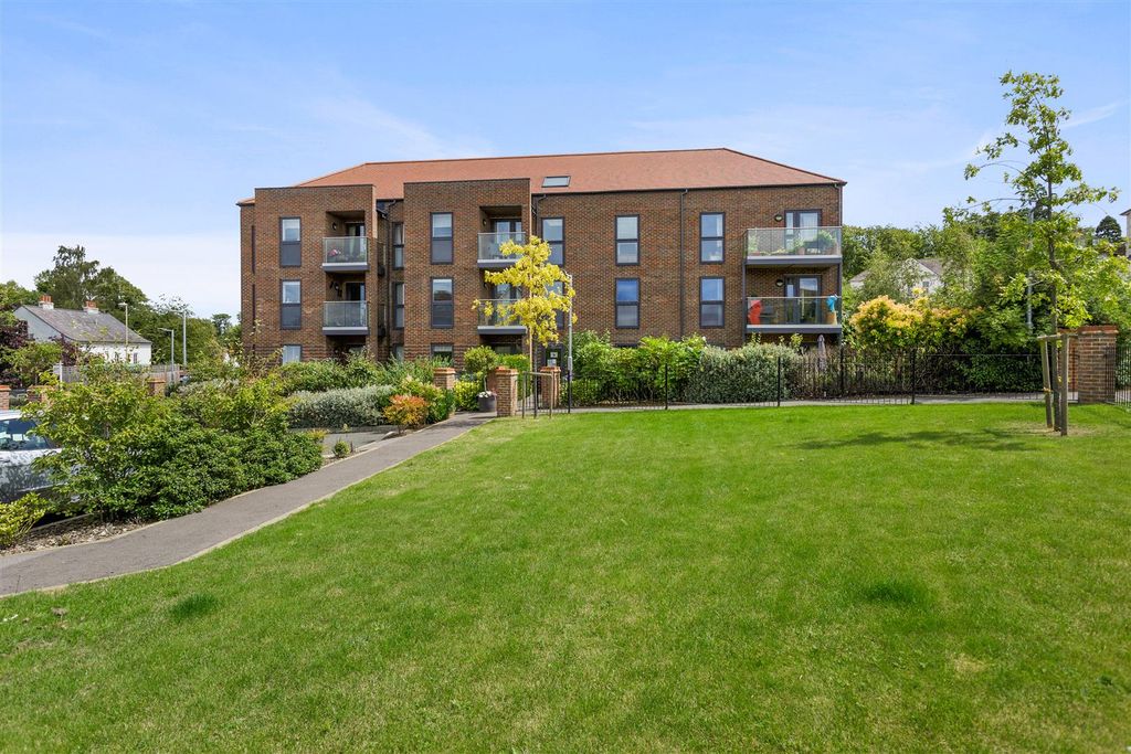 Additional image 5 of 2 bed flat for saleAusten Place, Lower Turk Street, Alton GU34