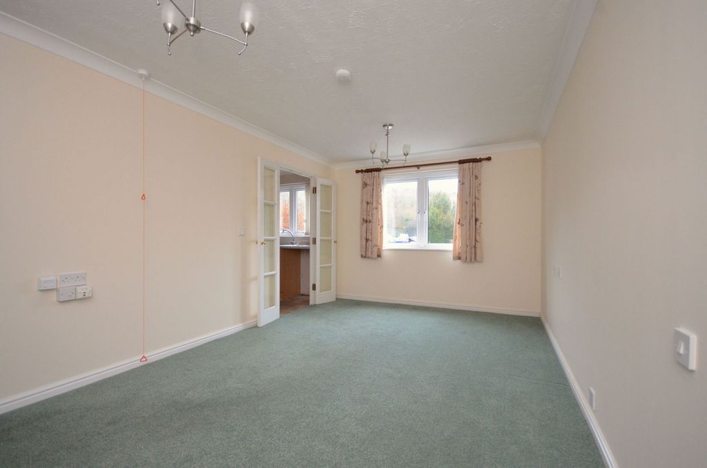 Additional image 4 of 1 bed flat for saleWoodlands Court, Walderslade Road, Chatham ME5