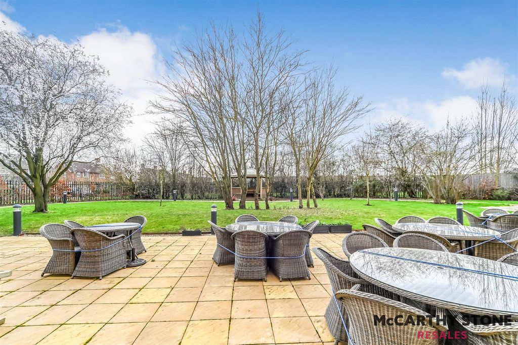 Additional image 16 of 2 bed flat for saleOakhill Place, High View, Bedford, Bedfordshire MK41