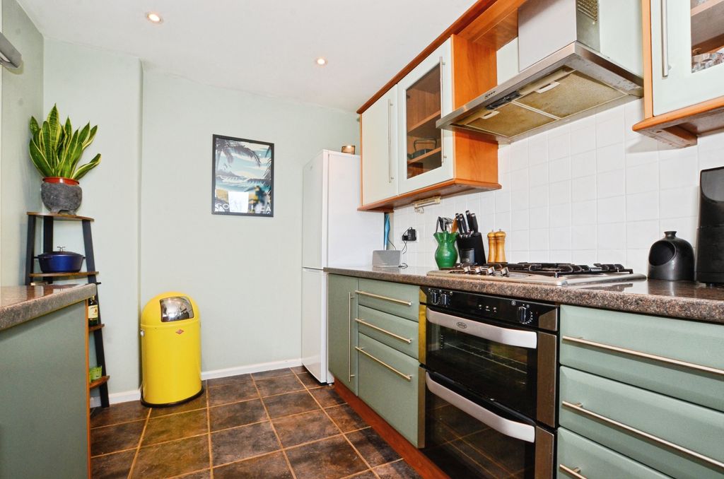 Additional image 6 of 2 bed flat for saleShirley Road, Abbots Langley WD5