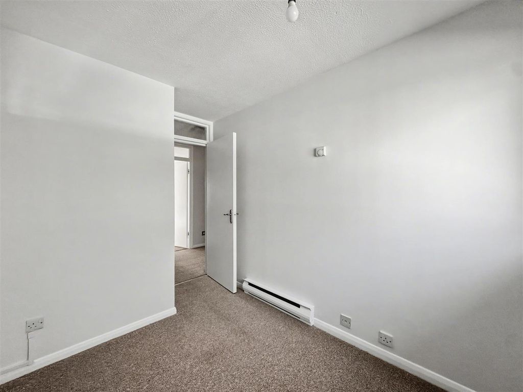 Additional image 10 of 2 bed flat for saleChiltern Park Avenue, Berkhamsted HP4