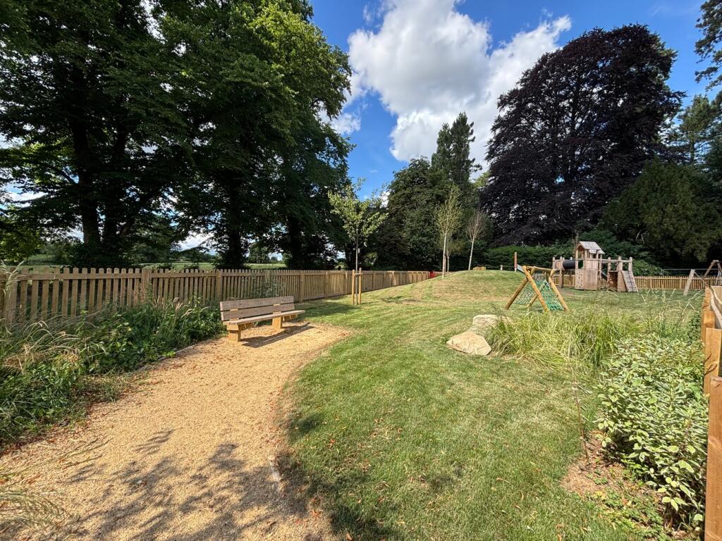 Beauchamp Drive, Midsomer Norton, BA3 photo 3