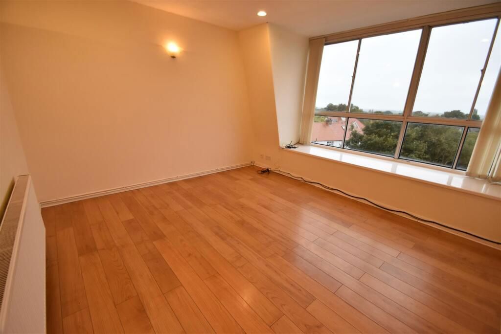 Additional image 9 of 2 bed flat for salePensby Road, Heswall, Wirral CH60
