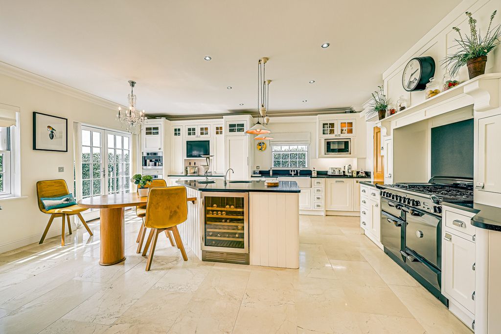 Additional image 5 of 5 bed detached house for saleVicarage Heights, Benfleet SS7