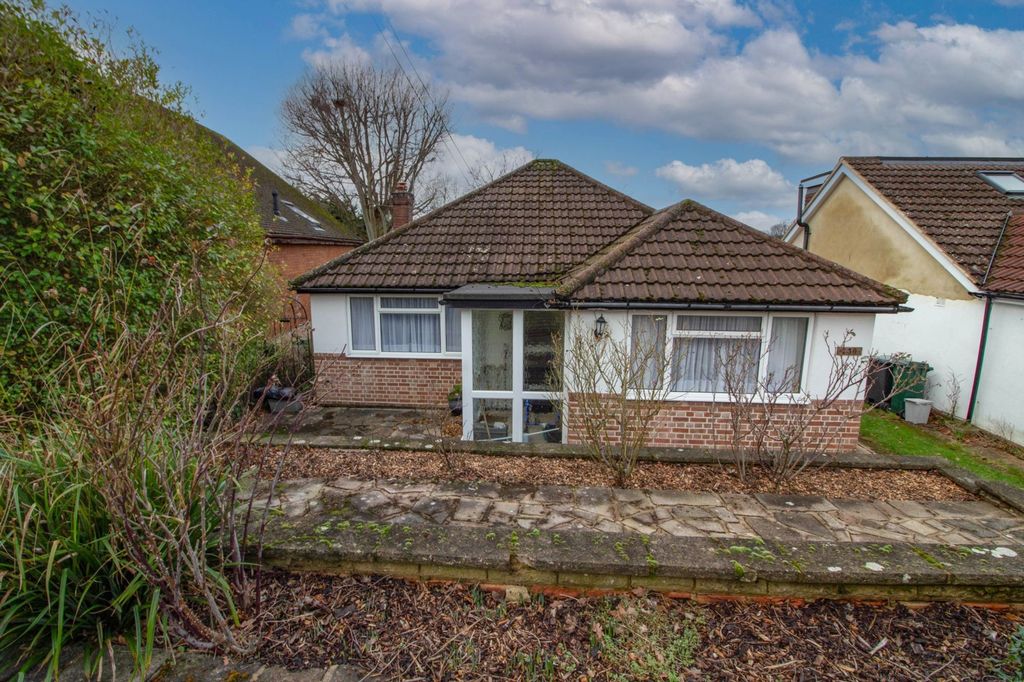 3 bed detached house for saleGreenfield Avenue, Carpenders Park, Watford WD19