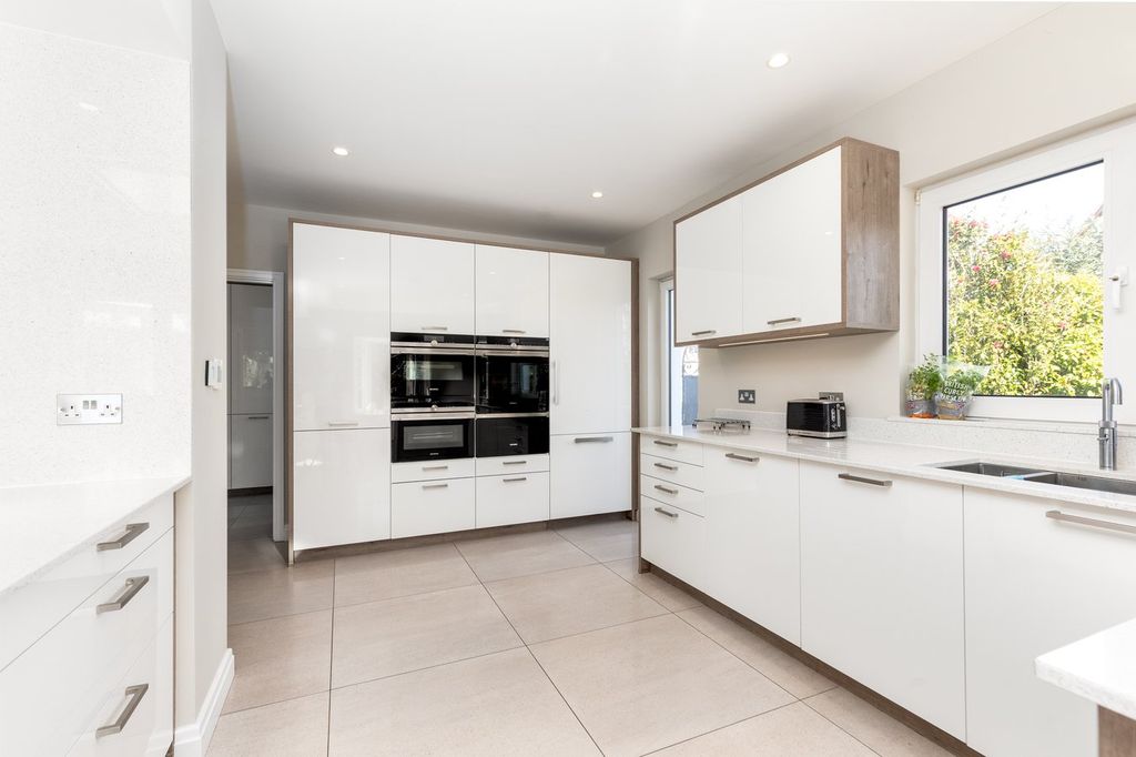Additional image 8 of 5 bed detached house for saleLa Route De Noirmont, St Brelade JE3