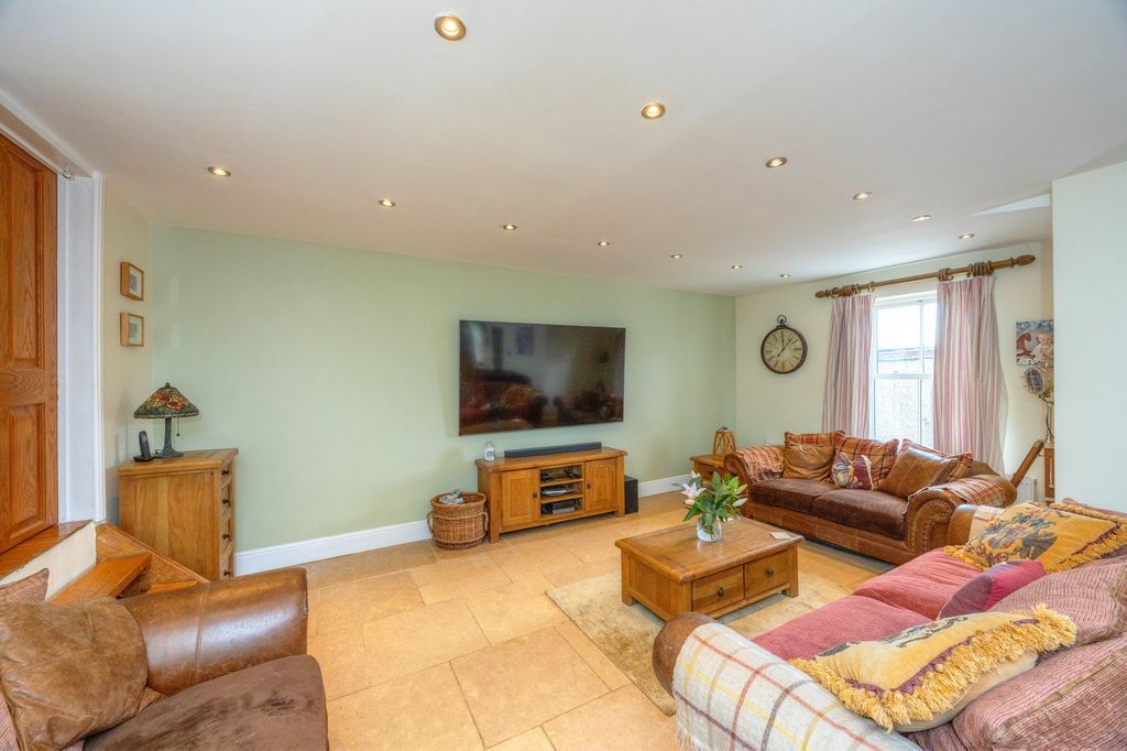 Additional image 4 of 4 bed detached house for saleThe Green, Royston, Barnsley S71