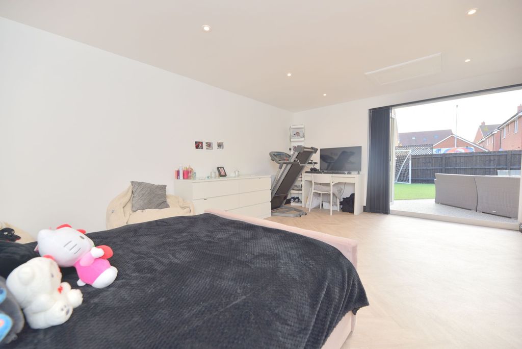 Additional image 27 of 5 bed detached house for saleBellflower Gardens, Biggleswade SG18