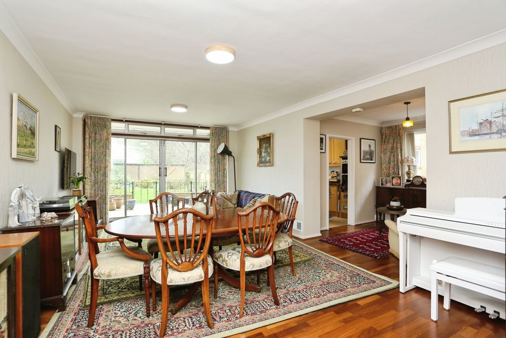 Additional image 8 of 3 bed flat for saleCourt Downs Road, Beckenham BR3