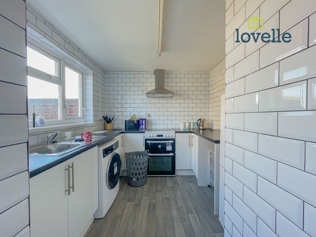 Additional image 2 of 2 bed flat for salePinewood Crescent, Grimsby DN33