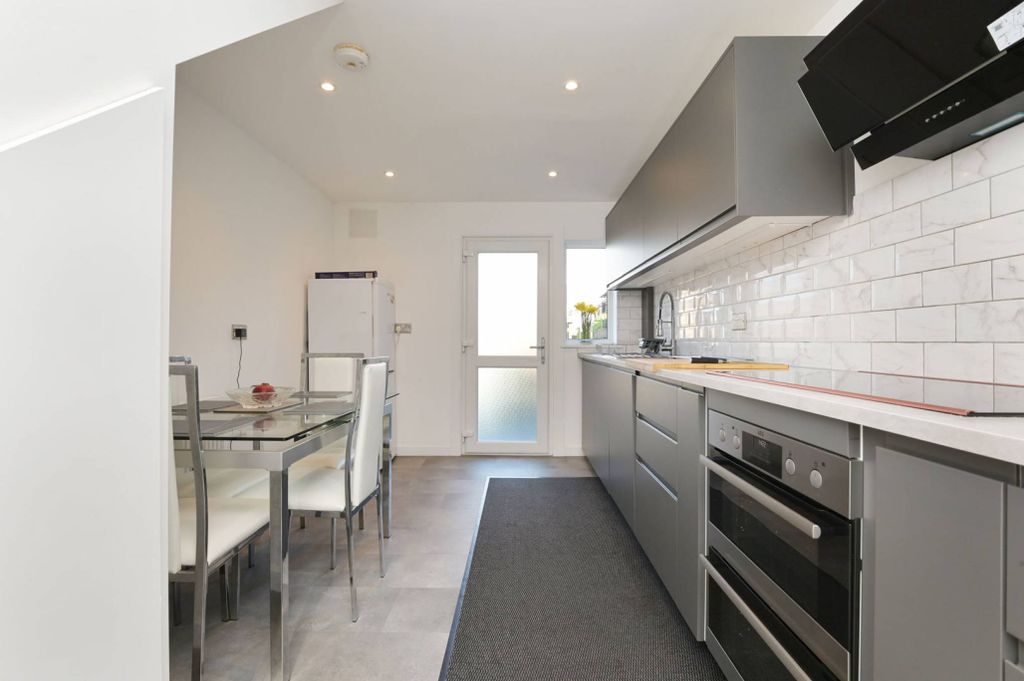 Additional image 8 of 3 bed terraced house for saleStewart Gardens, Currie, Edinburgh EH14