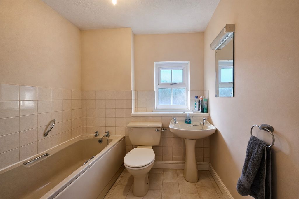 Additional image 11 of 2 bed flat for saleRosehill, Billingshurst RH14