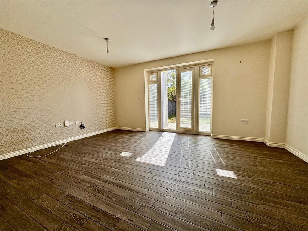 Additional image 2 of 3 bed property for saleUppingham Gardens, Leeds LS12