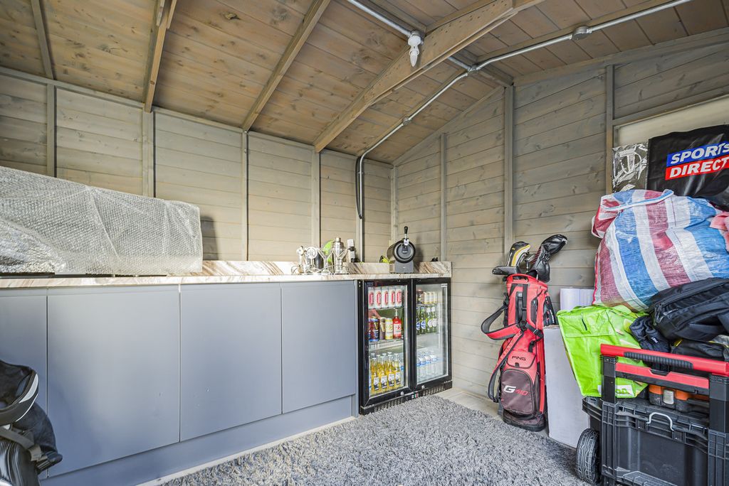 Additional image 39 of 4 bed semi-detached house for saleEdwin Close, Bexleyheath DA7
