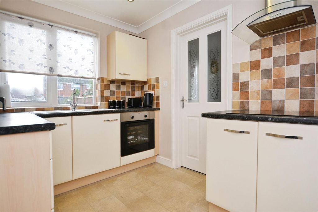 Additional image 3 of 2 bed semi-detached house for saleLunns Crescent, Barton-Upon-Humber DN18