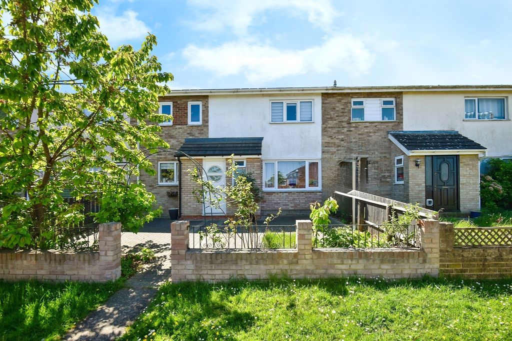 4 bed terraced house for salePhoenix Road, Chatham, Kent ME5 photo 2