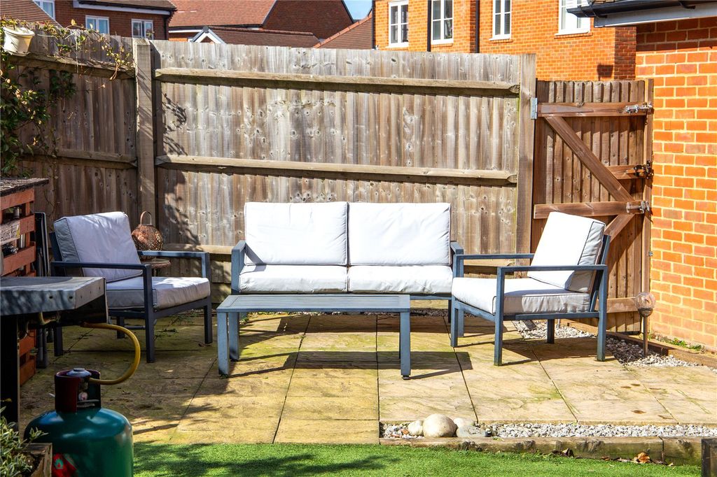 Additional image 31 of 5 bed town house for saleFrench Drive, Wellesley, Aldershot GU11