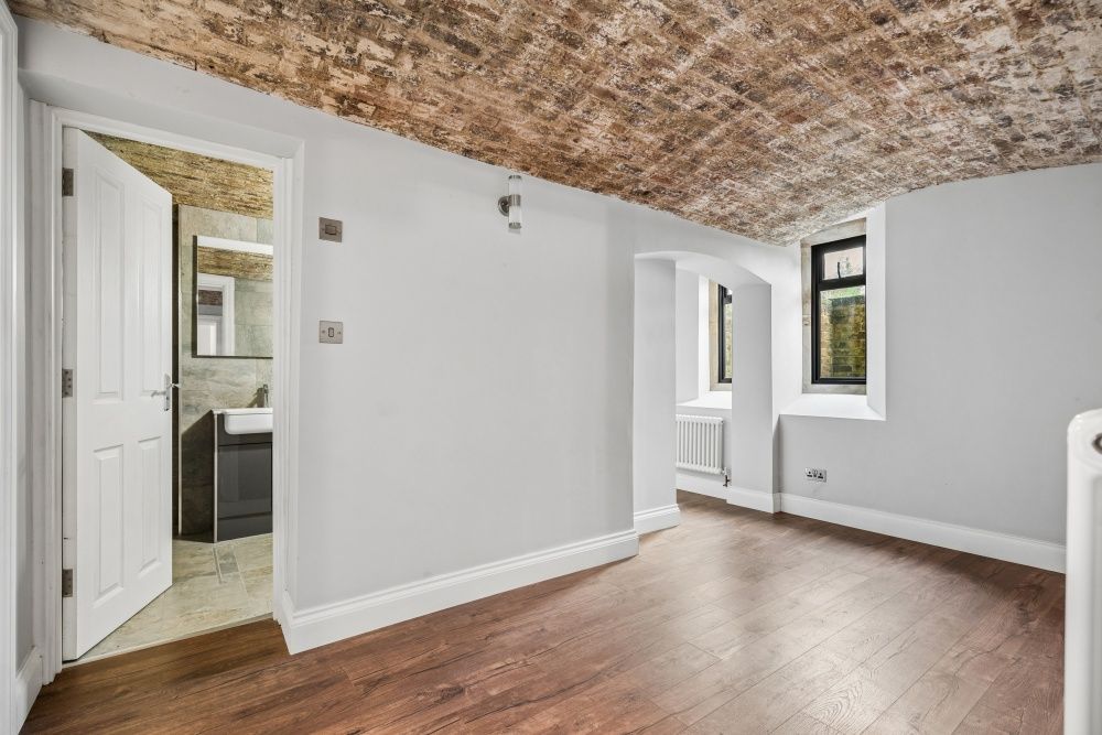 Additional image 12 of 2 bed flat for saleCastle Hill Court, Castle Hill, Berkhamsted, Hertfordshire HP4