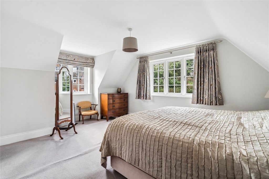Additional image 13 of 2 bed flat for saleNorth Road, Berkhamsted, Hertfordshire HP4