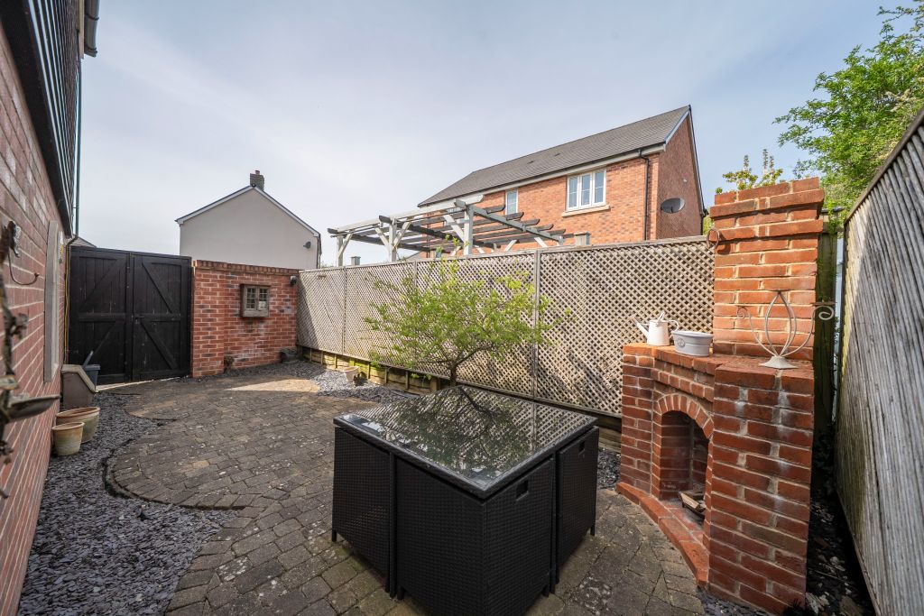 1 bed flat for saleStirrup Way, Andover SP11 photo 2