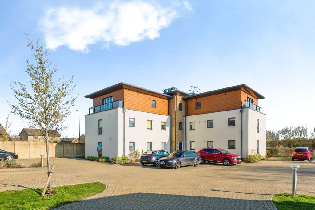 2 bed flat for saleGuild Close, Witney OX28