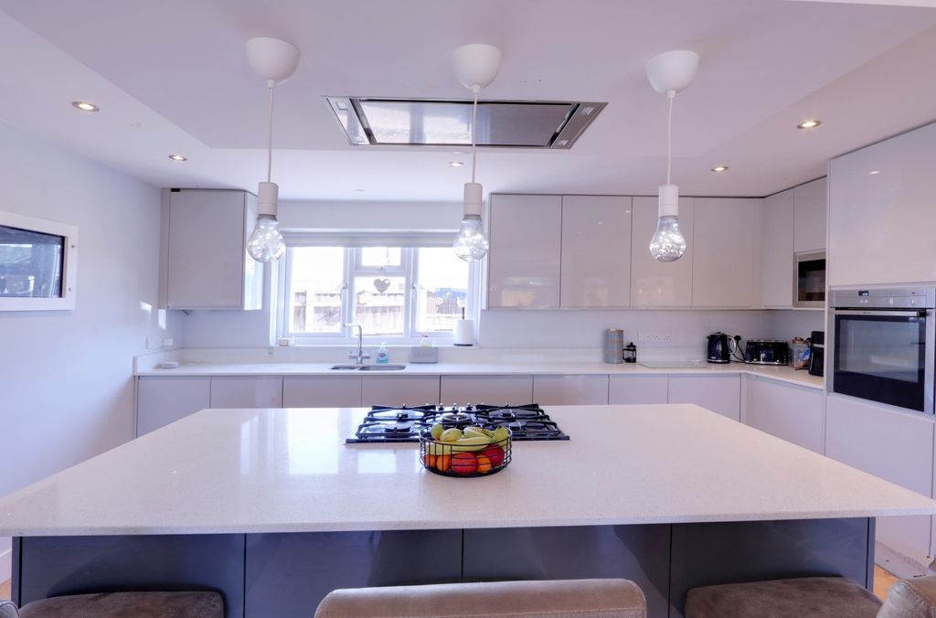 Additional image 6 of 5 bed detached house for sale6 Heathfield, Benfleet SS7