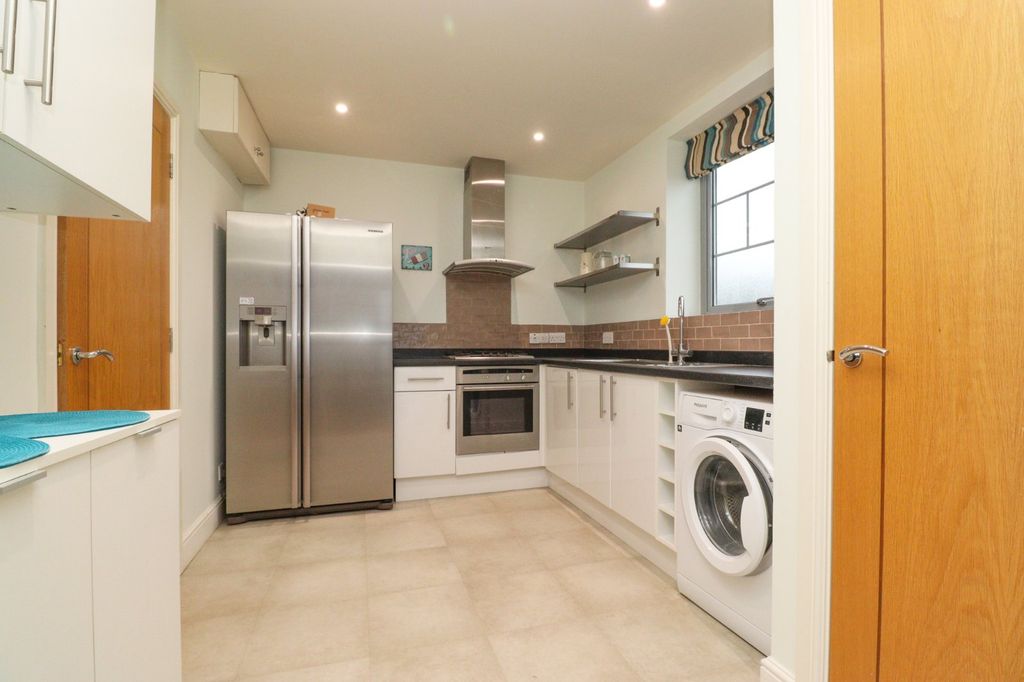 Additional image 7 of 2 bed flat for saleThe Parade, Birchington, Kent CT7