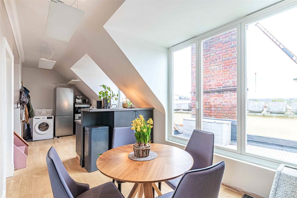 Additional image 10 of 2 bed flat for saleHigh Street, Berkhamsted, Hertfordshire HP4