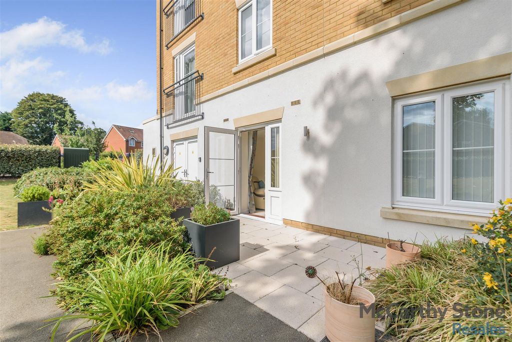 Additional image 10 of 1 bed flat for saleQueen Elizabeth Place, Orchard Lane, Alton GU34