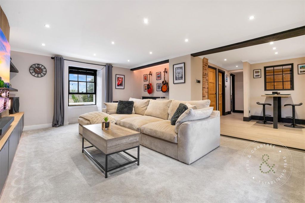 Additional image 7 of 2 bed flat for saleYr Hen Dy, The Cathedral Green, Llandaff, Cardiff CF5