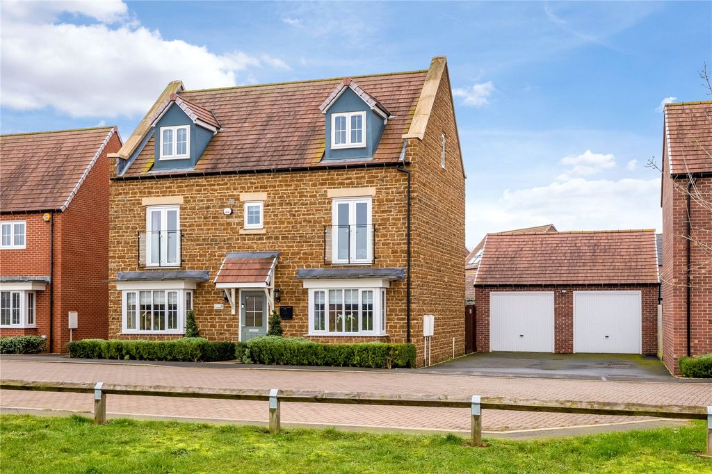 5 bed country house for saleFoxtail Crescent, Bodicote, Banbury, Oxfordshire OX15