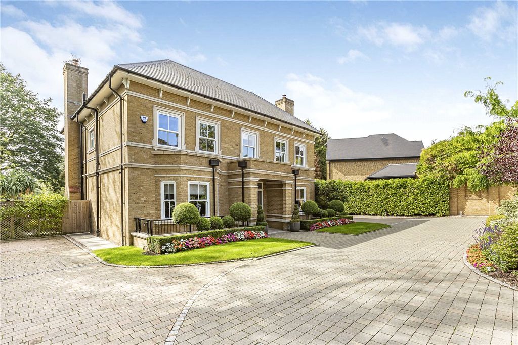 6 bed detached house for saleImperial Grove, Hadley Wood EN4