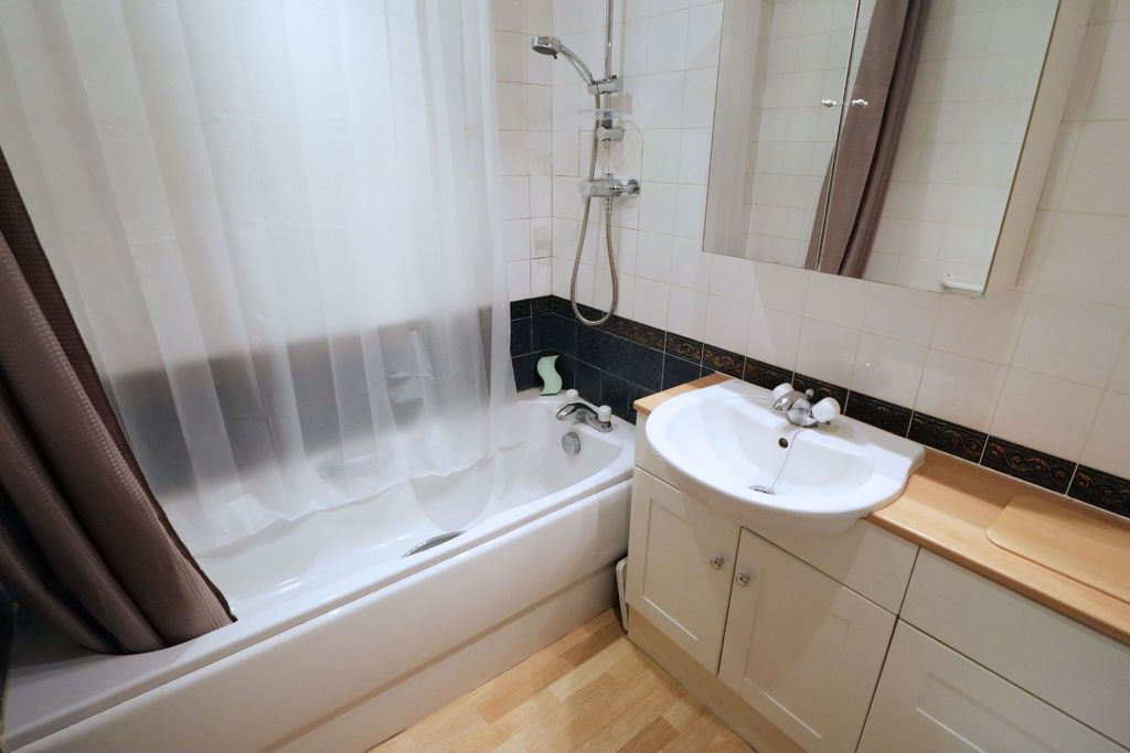 Additional image 14 of 2 bed flat for saleStratford Road, Alcester B49