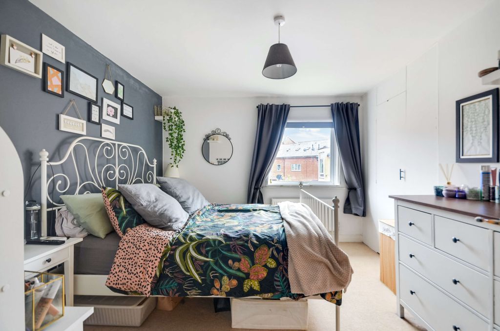 Additional image 9 of 2 bed flat for saleBlake Street, Aylesbury HP19