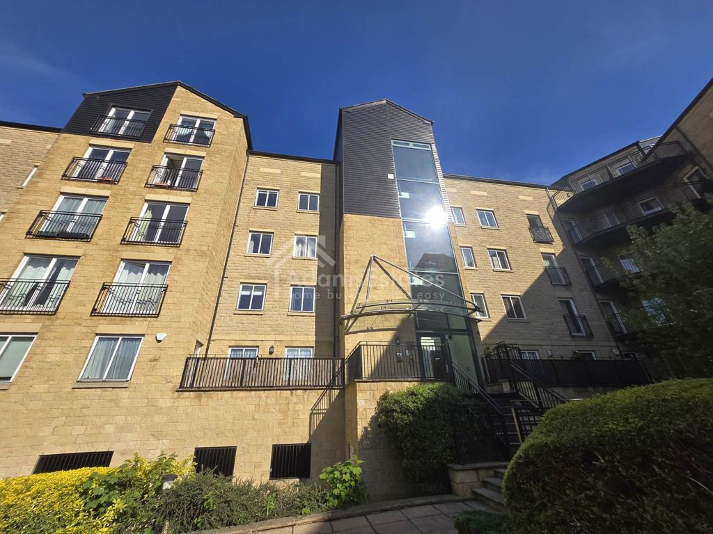 2 bed flat for saleEllis Court, Dewsbury WF13
